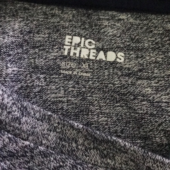 Epic Threads tiger design sweatshirt - Picture 3 of 4